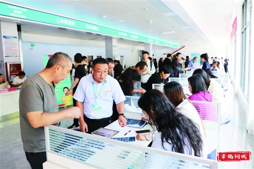 钢城区创新“四+”招聘模式,“十四五”期间举办招聘会410余场,提供岗位7万余个